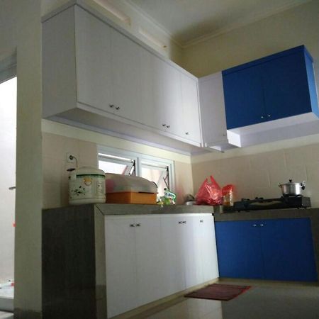 Bintara Jaya Yemima Guest House Бекаси Экстерьер фото